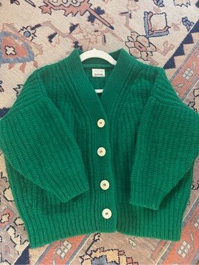 babaà Cardigan No. 19 – Emerald green 
100% Spanish Wool